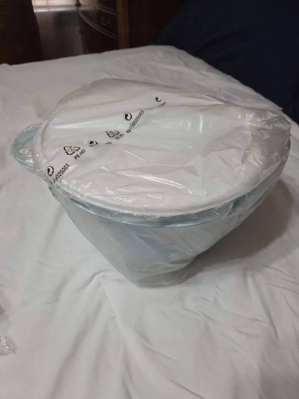 Tupperware Thatas Mega Bowl 42 Cups 10 Liters Lt Green With White Lid